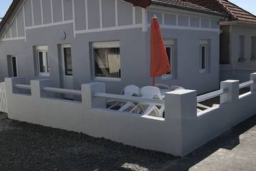 Cottage pour 6 personnes, avec terrasse, animaux acceptés dans Saint-Martin de Bréhal