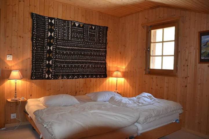 Ganze Wohnung, Aussen : Dachwohnung im 2. Stock eines Chalets, für 2-4 Personen, Zugang von der \"route du funiculai in Saint Luc, Anniviers