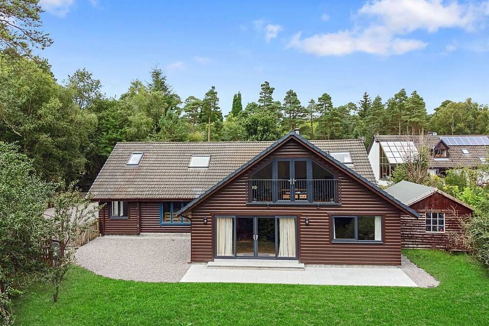 Wonderful  villa for 10 guests with Wifi and pets allowed in Nevis Range, Fort William