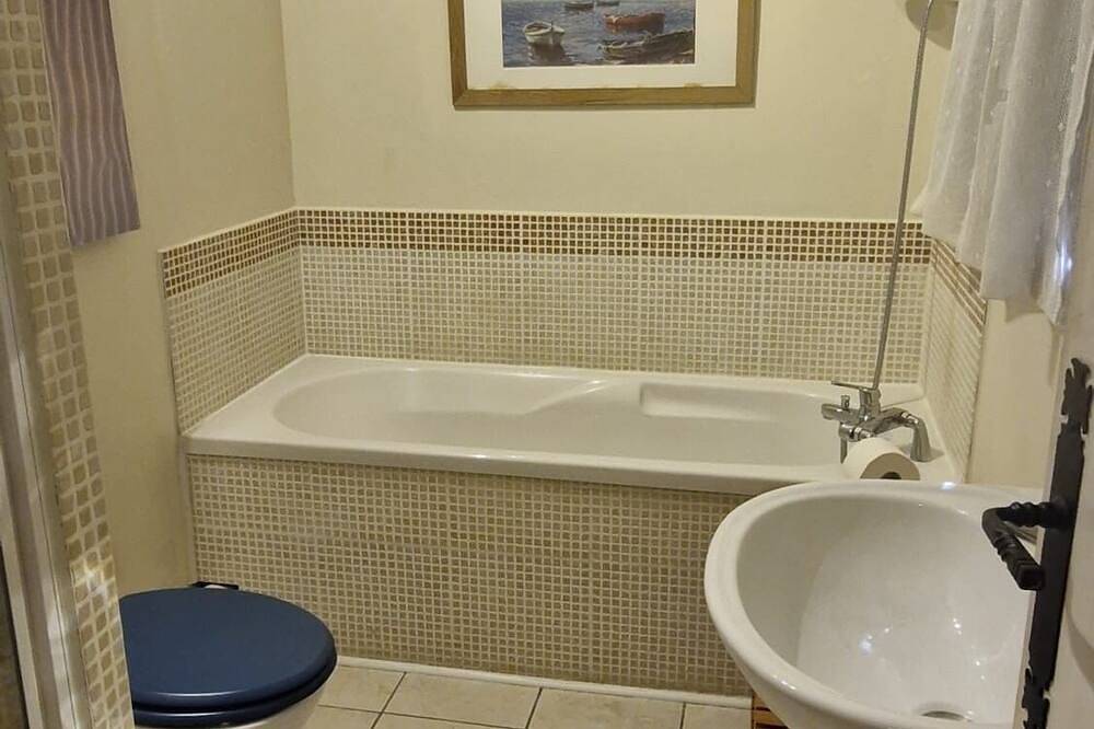 Secluded villa with large garden pool\noverlooks beautiful picturesque\nvillage in Soubès, Lodève region