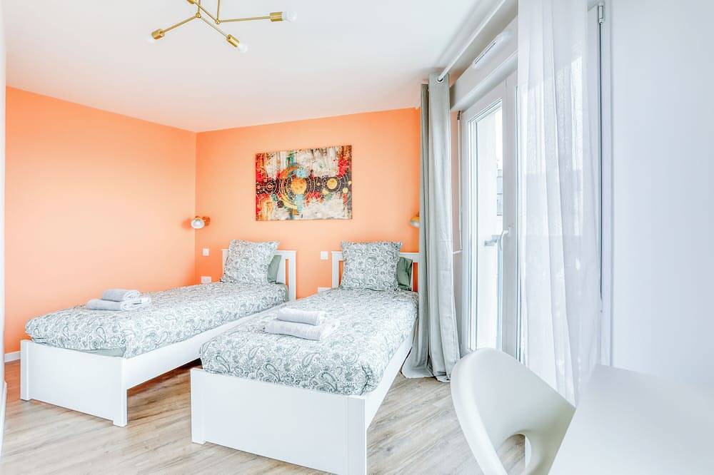 Entire apartment, Duplex* Paris, Villepinte Expo, Cdg, Disneyland in Le Blanc-Mesnil, Seine-Saint-Denis