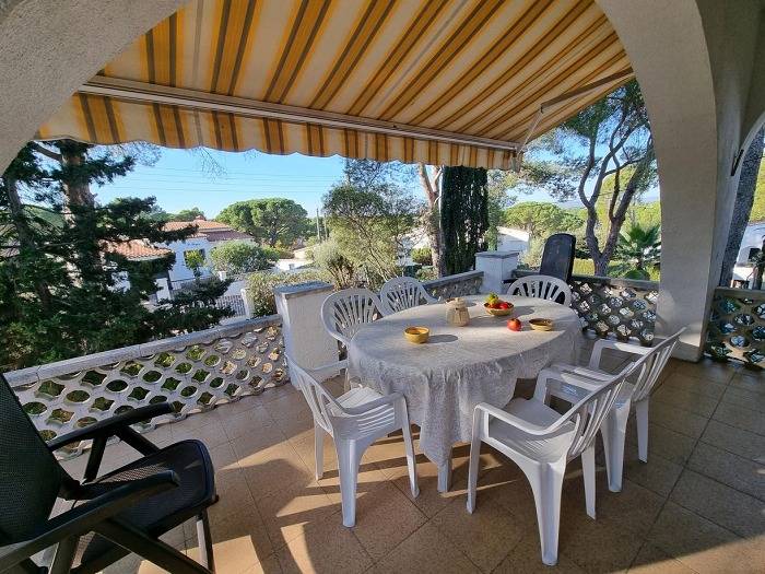 Casa Bruno Xbruno in l'Escala, Upper Empordà