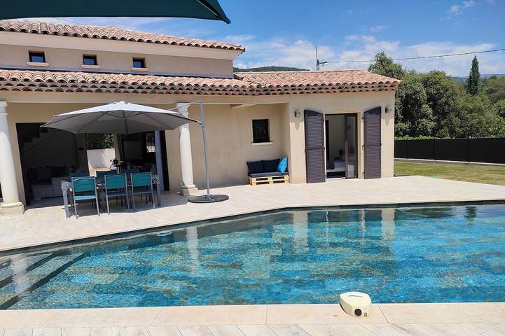 Location de vacances pour 6 personnes, avec jardin et terrasse à Le Tignet