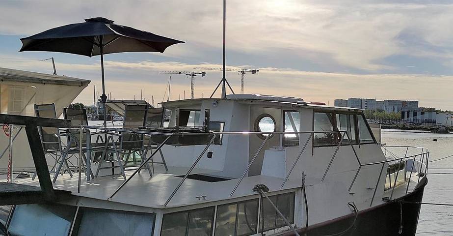 Bateau pour 2 personnes, avec terrasse ainsi que vue sur le lac et vue en Nouvelle-Aquitaine - 3