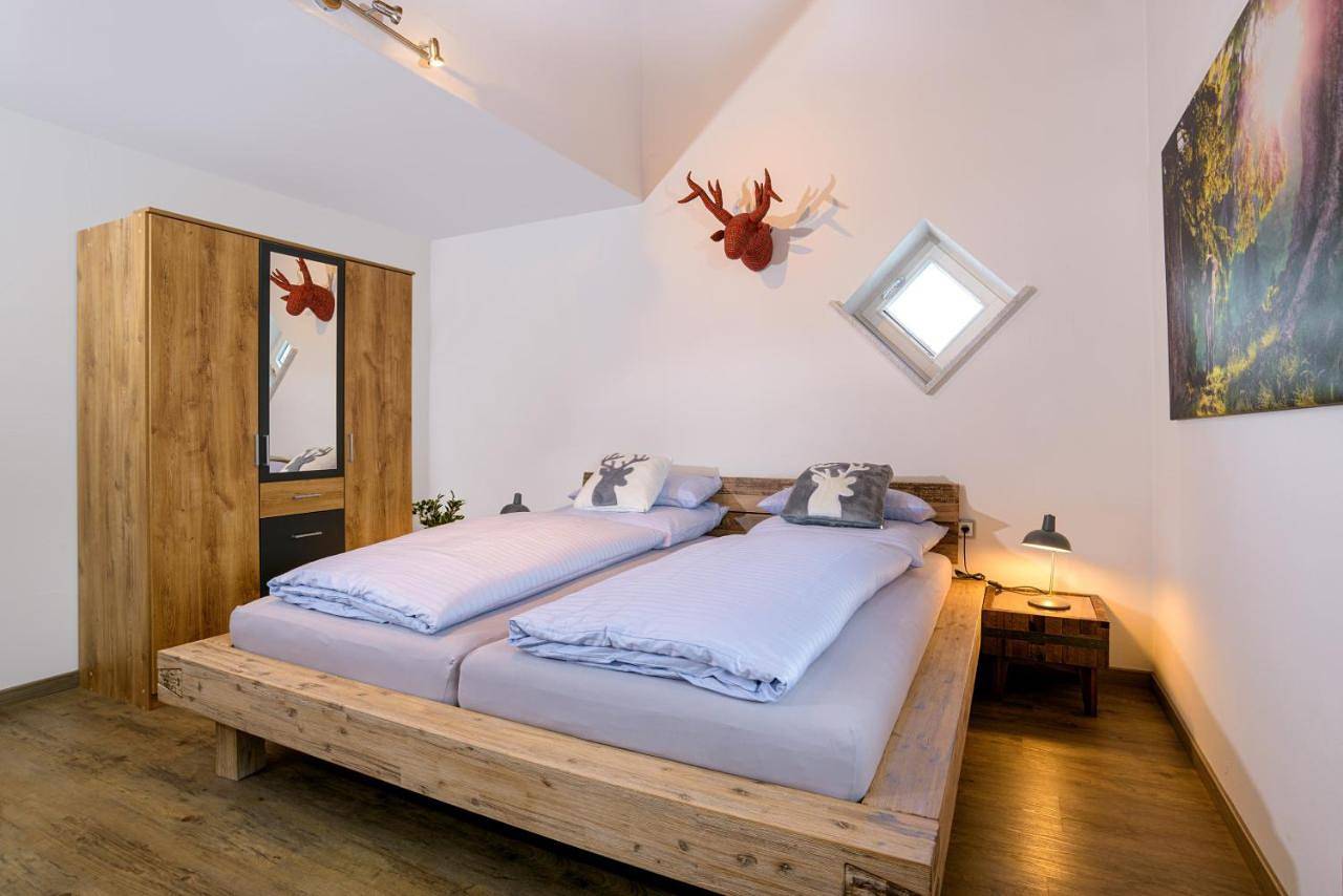 Berg Fux - Zwei Ferienhäuser mit je 5 und 6 Schlafzimmern mit eigener Dachterrasse - fantastischem Bergblick - Weber Gas Grill in Sonthofen, Bayerisch Schwaben