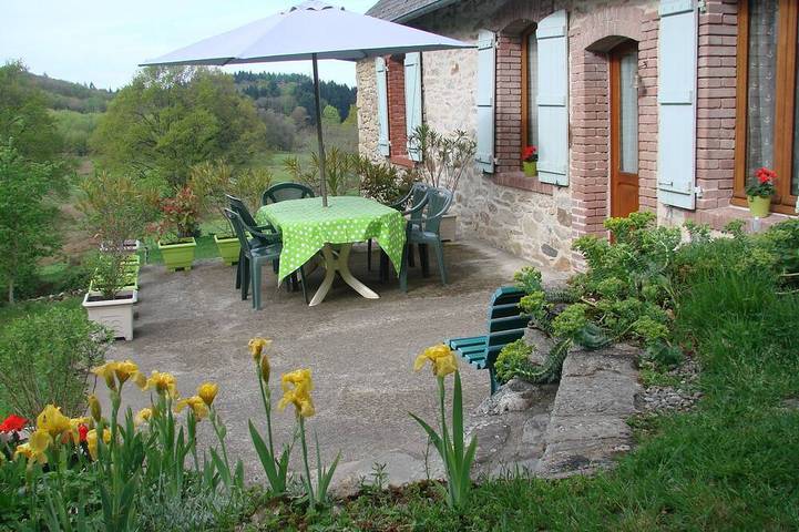 Location de vacances pour 4 personnes, avec Balcon/Terrasse ainsi que Terrasse et Jardin à Sainte-Fortunade