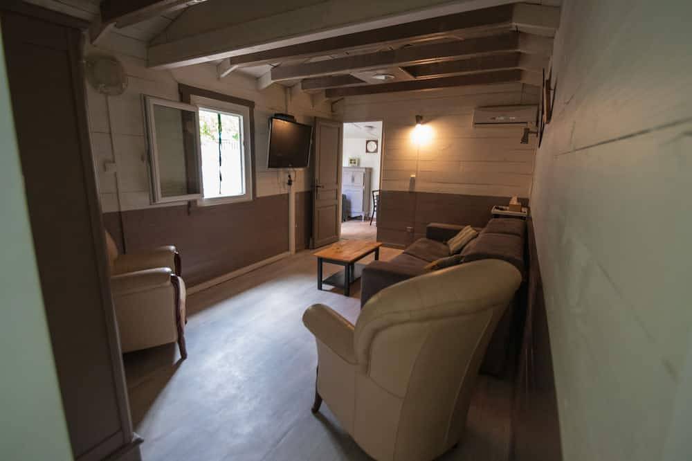 2/4 person gîte in Domaine des Garidels in Gravières, Parc naturel régional des Monts d'Ardèche