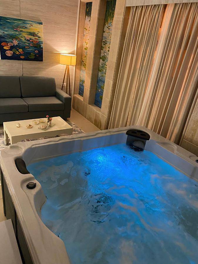 Hôtel pour 3 personnes, avec jardin ainsi que vue et piscine, animaux acceptés