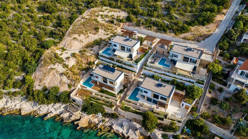 Villa pour 8 personnes, avec piscine ainsi que jacuzzi et jardin à Marina