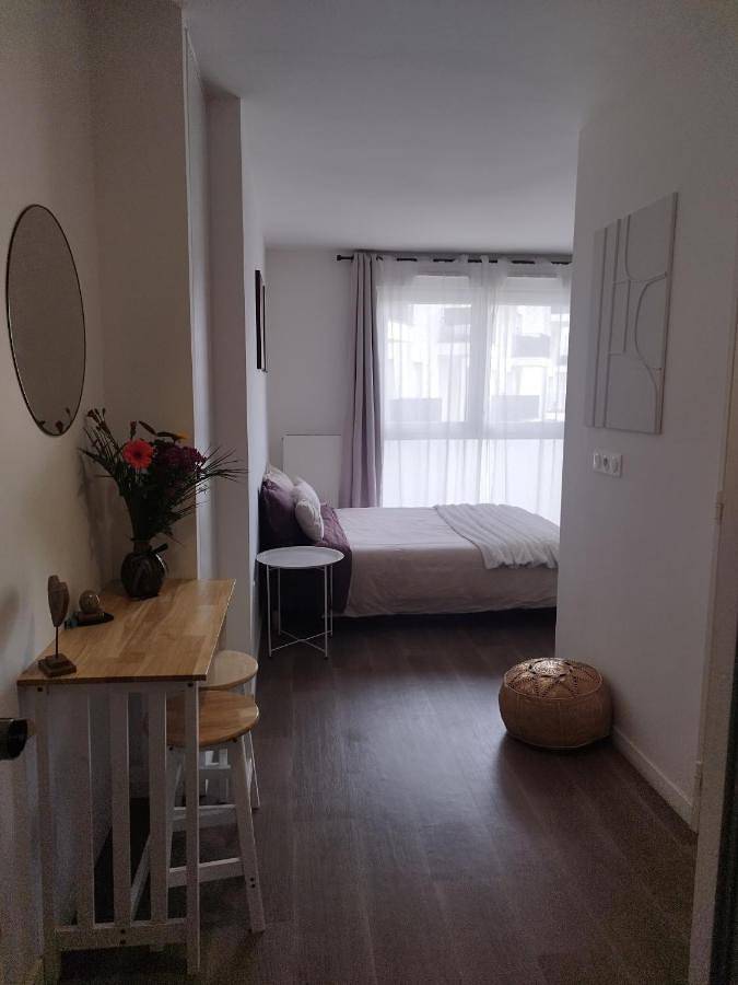 Appartement entier, One-Bedroom Apartment in Villeneuve-la-Garenne, Hauts-de-Seine