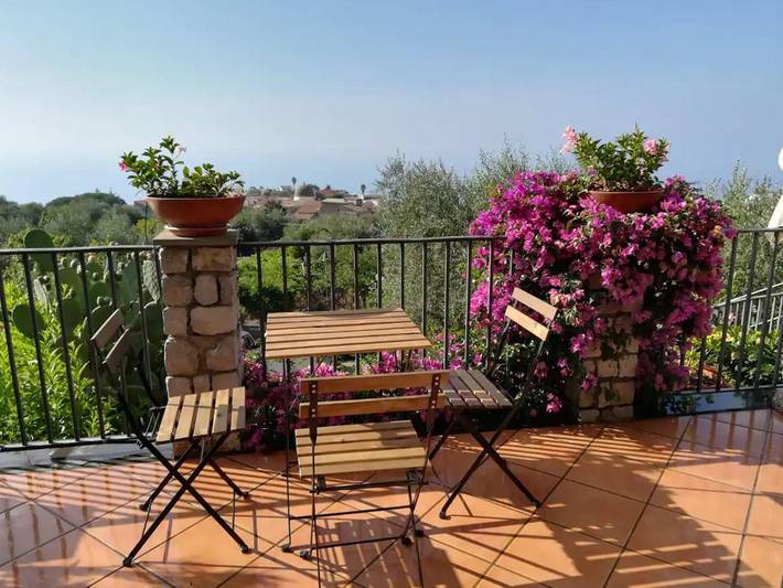 Casa de vacaciones para 6 personas, con vistas además de balcón y jardín - 1
