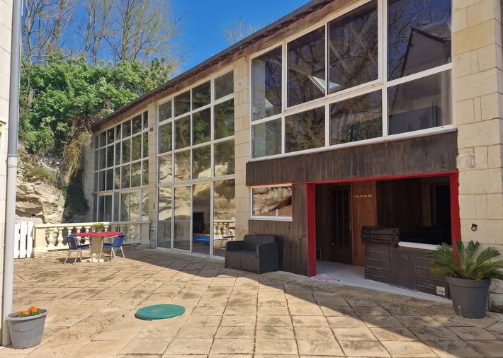 Location de vacances pour 14 personnes, avec jardin et terrasse ainsi que jacuzzi et piscine dans Ranton