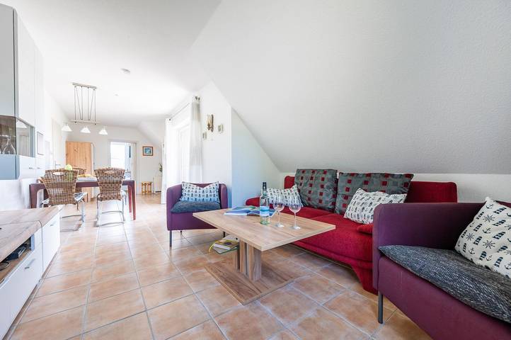 Apartamento entero, Gemütliche Ferienwohnung in ruhiger Lage, strandnah im Norden Rügens in Dranske, Rügen