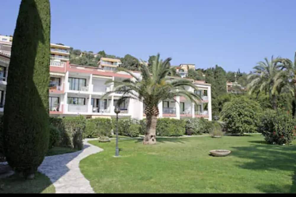 Entire apartment, Studio in a Pierre & Vacances residence. in Villefranche-sur-Mer, Nice region
