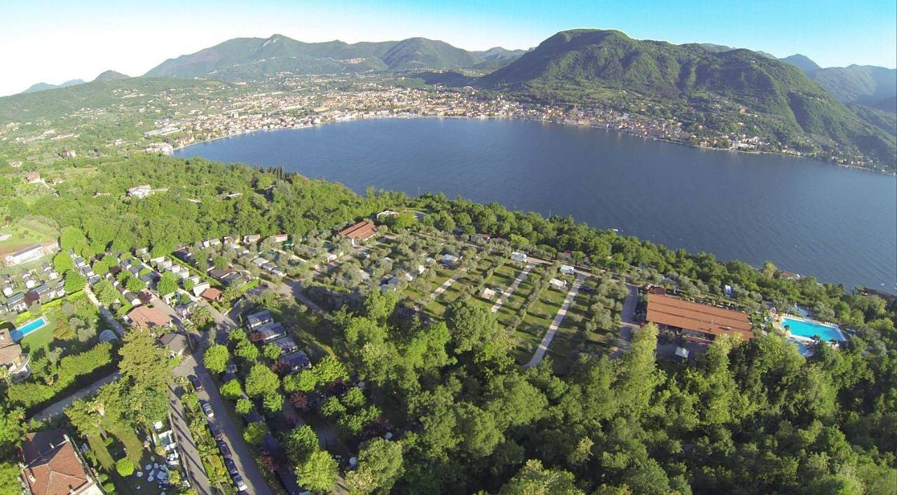 Weekend Glamping Resort in San Felice del Benaco, Gardasee-Berge