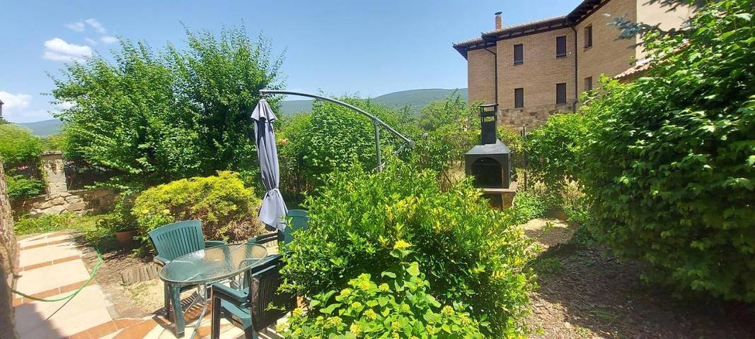 Location de vacances pour 8 personnes, avec Balcon et Terrasse ainsi que Jardin et Vue à Vinuesa - 4