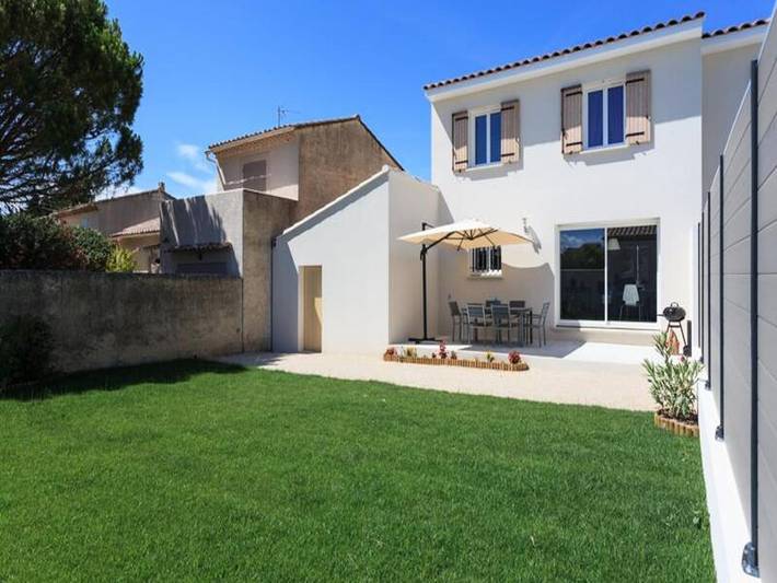 Appartement de vacances pour 6 personnes, avec jardin et piscine, animaux acceptés à L'Isle-sur-la-Sorgue