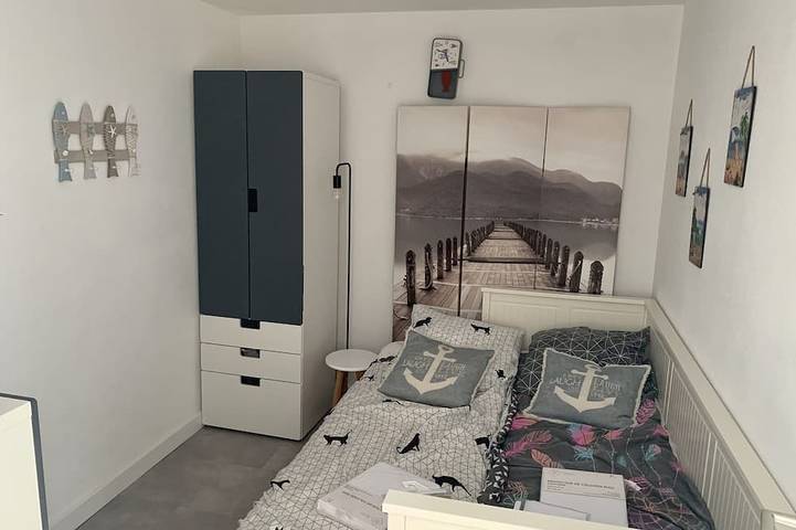 Entire apartment, Front de mer Apt 4/6 Pers Pieds Dans L'eau Climatisé in Cap d'Agde, Agde