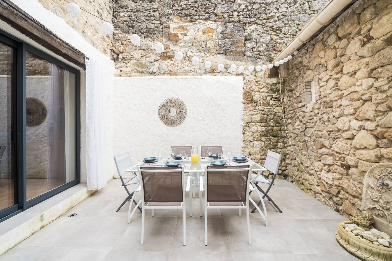 Ferienhaus für 6 Personen mit Terrasse in Cornillon, Nimes und Umgebung