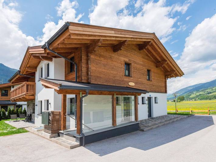 Ferienhaus für 8 Personen, mit Balkon und Terrasse sowie Garten und Sauna in Niedernsill