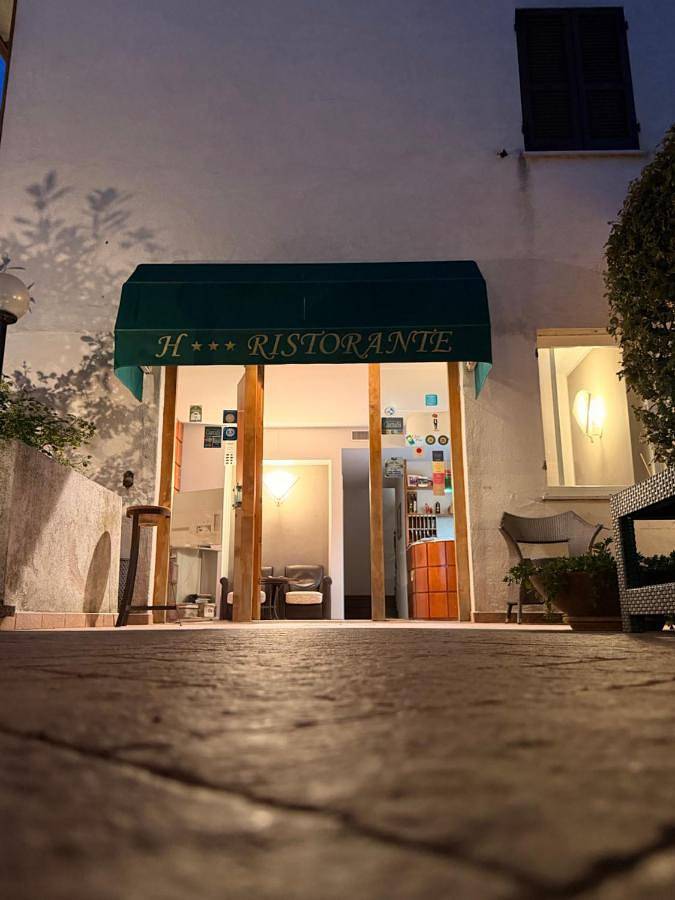 Hôtel pour 3 personnes, avec Terrasse et Jardin ainsi que Piscine et Vue à Trevi - 4