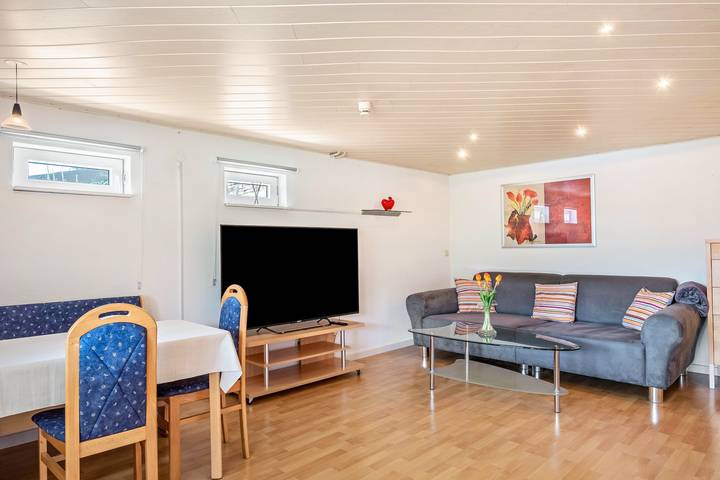 Hel lejlighed, Reiche Apartment “Sandra” – Spacious 2-Room Retreat with Terrace in Niedereschach, Central Black Forest