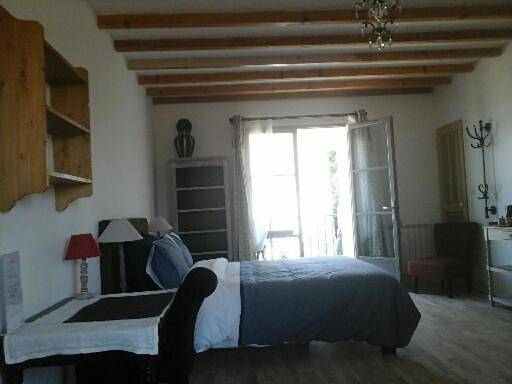 Location de vacances pour 3 personnes, avec terrasse ainsi que jardin et vue à Saint-Hippolyte-le-Graveyron - 4