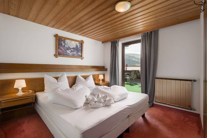 Ferienhaus für 50 Personen, mit Balkon und Terrasse sowie Garten und Sauna in Kirchberg in Tirol - 4