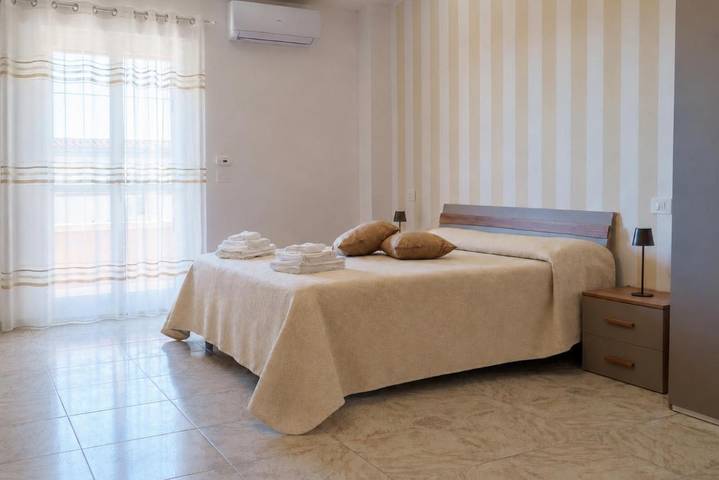 Appartamento per 4 persone, con Balcone e Terrazza nonché Giardino e Panorama a Sellia Marina