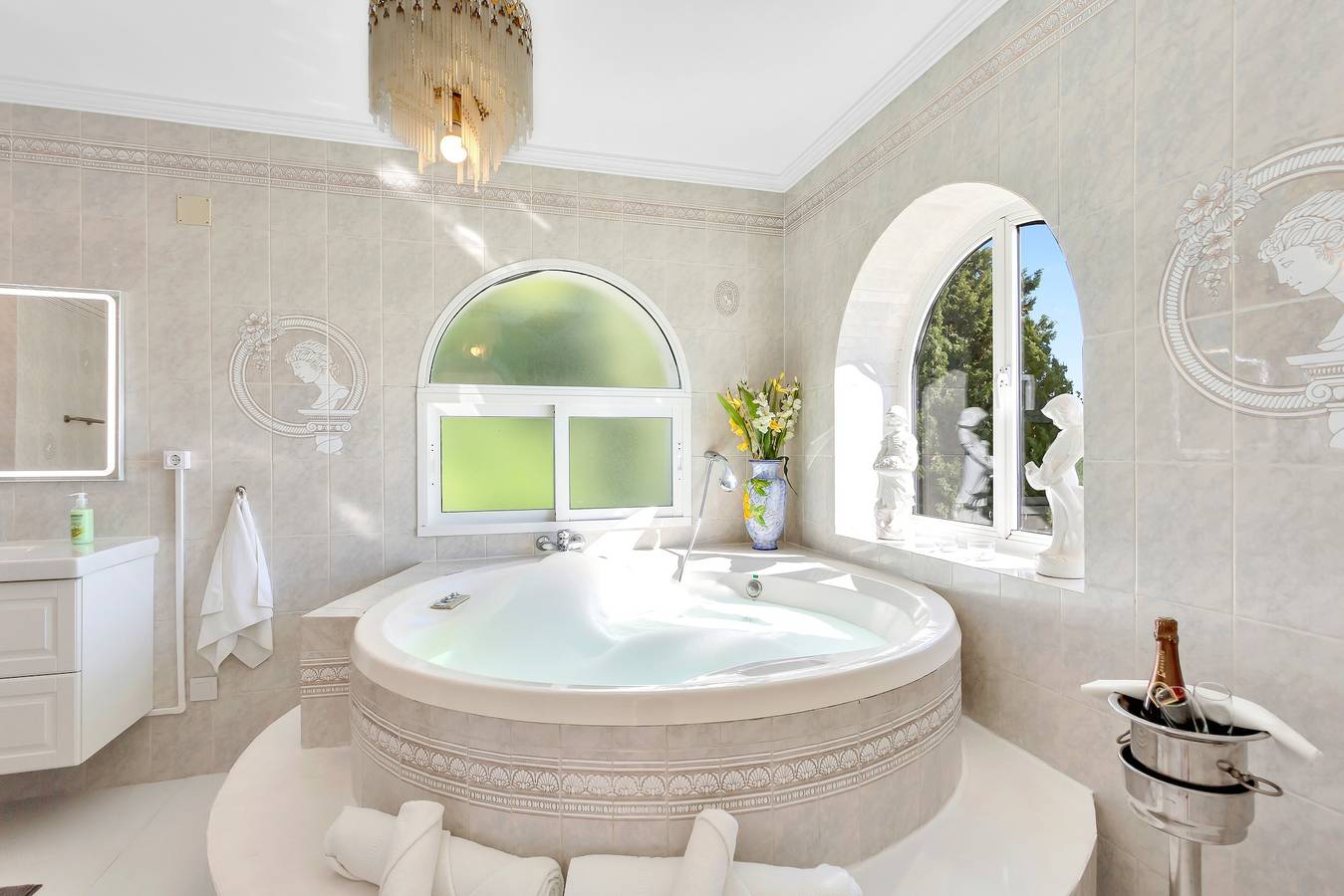 Holiday Home 'Most Luxurious Villa Costa Del Sol' with Sea View, Wi-Fi and Air Conditioning in Mijas Costa, Mijas