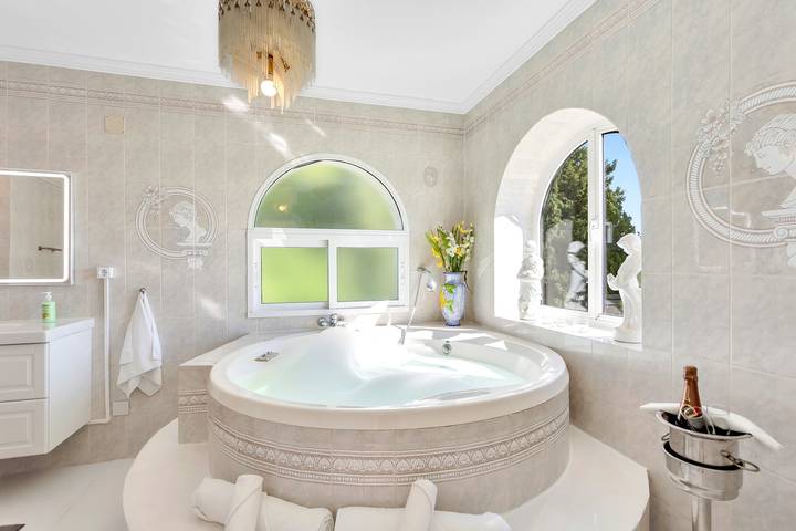 Ferienhaus 'Luxuriöseste Villa Costa Del Sol' mit Meerblick, WLAN und Klimaanlage in Mijas Costa, Mijas