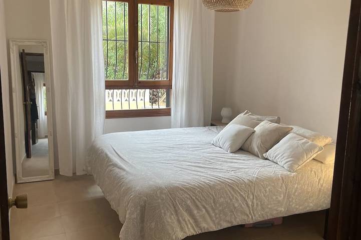 Septemberangebot Luxuriöse Villa mit privatem Pool am Meer, 15 km von Alicante entfernt in El Campello, Costa Blanca