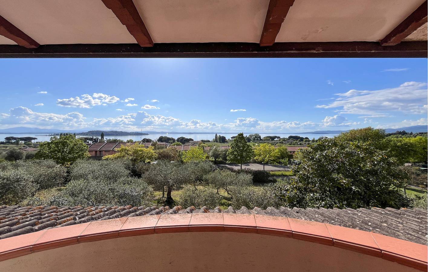 Rückzugsort am See mit Garten, WiFi & Parkplatz - Blick auf Montalcino in Magione, Lago Trasimeno