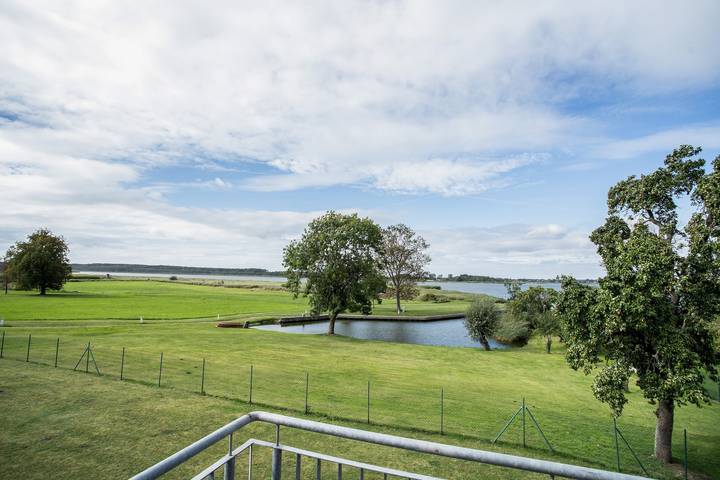 Appartement entier, Appartement "Leuchtturm" – Dernier étage, grand balcon & vue sur l’Achterwasser in Dewichow, Mellenthin