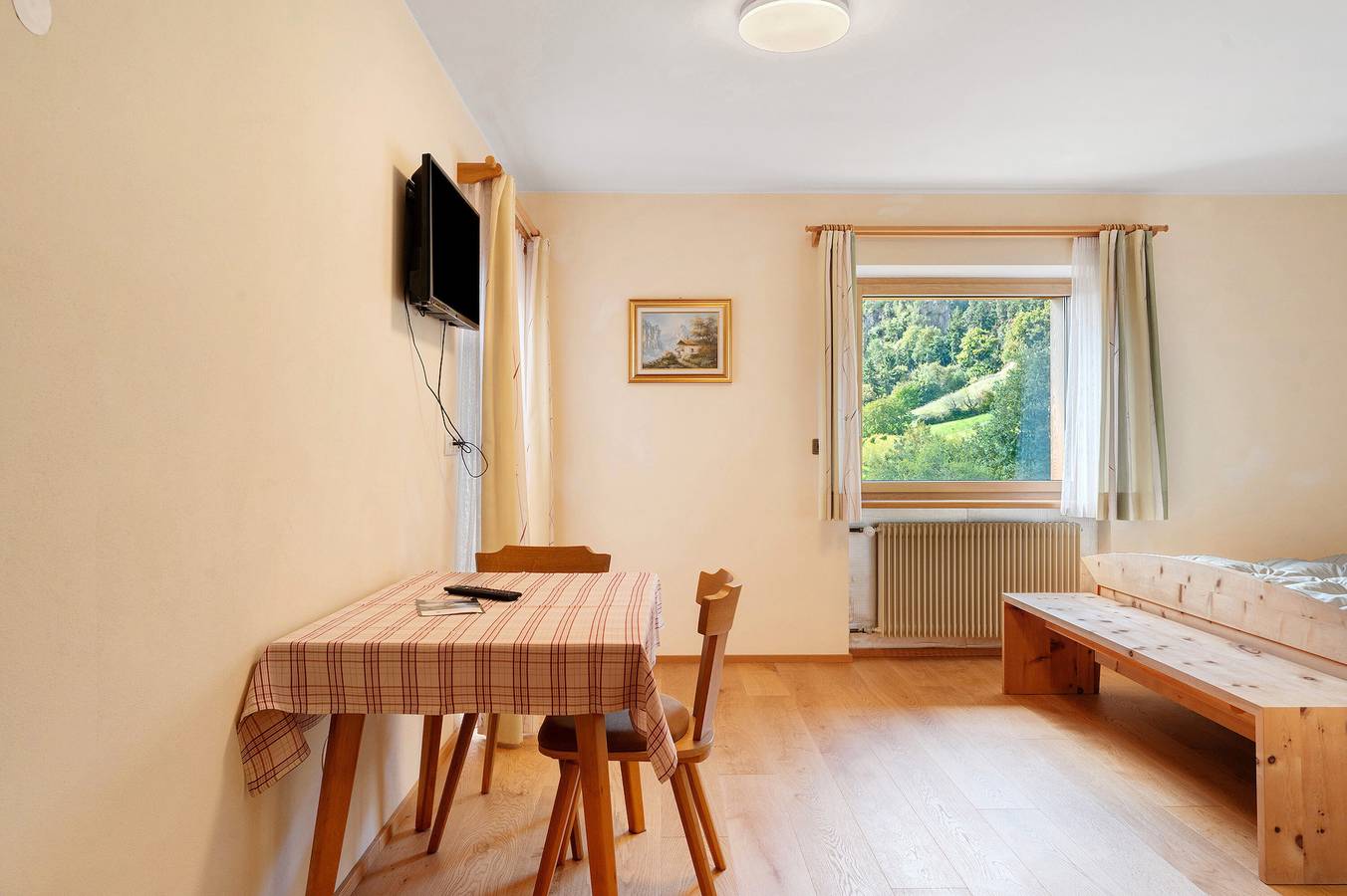 Room 'Oberhemberger Hof Dreier' with Mountain View, Shared Terrace and Wi-Fi in Feldthurns, Dolomiti Superski