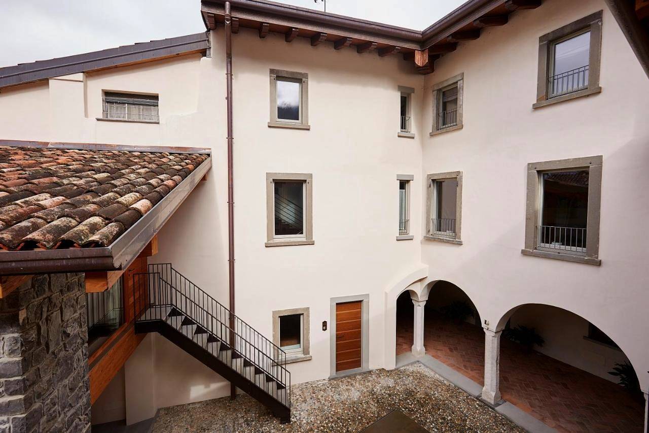 Palazzo Eleonora in Monasterolo del Castello, Alpes bergamasques orientaux