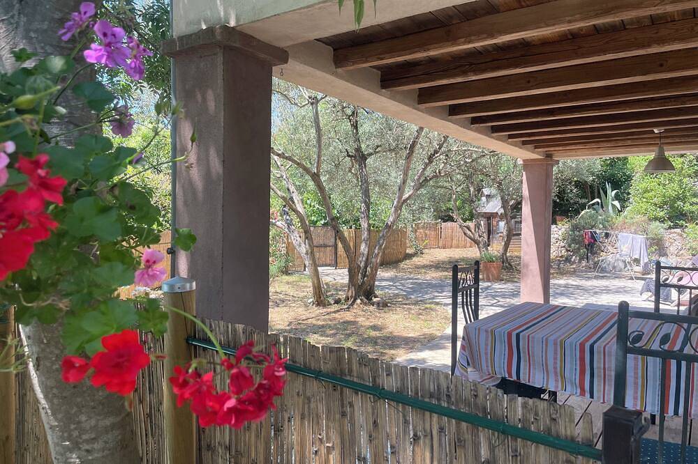 Jolie petite maison paisible avec piscine entre Montpellier et le Mont Aiguail in Ganges, Région de Lodève