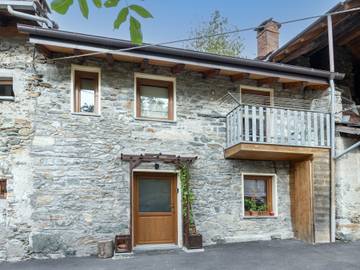 Gîte pour 5 personnes, avec terrasse et jardin, animaux acceptés dans Fénis