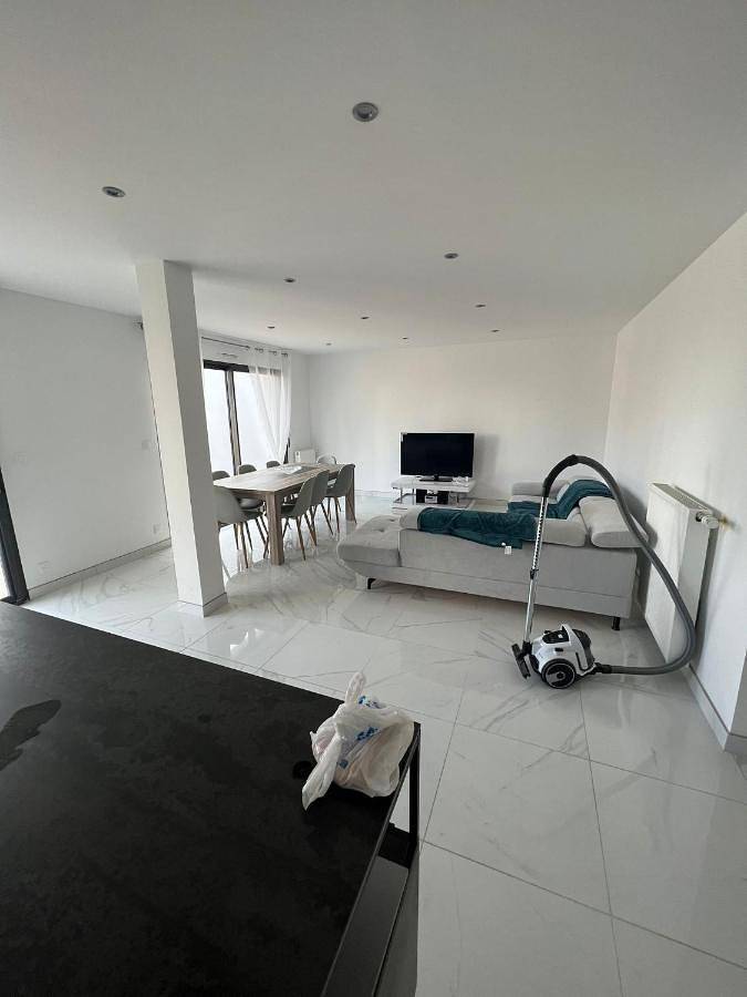 Ferienwohnung für 2 Personen, mit Balkon und Terrasse sowie Garten und Ausblick in Brest - 4