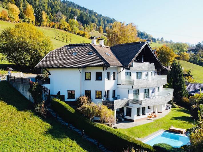 Pension für 4 Personen, mit Balkon und Terrasse sowie Garten und Pool in Gaimberg