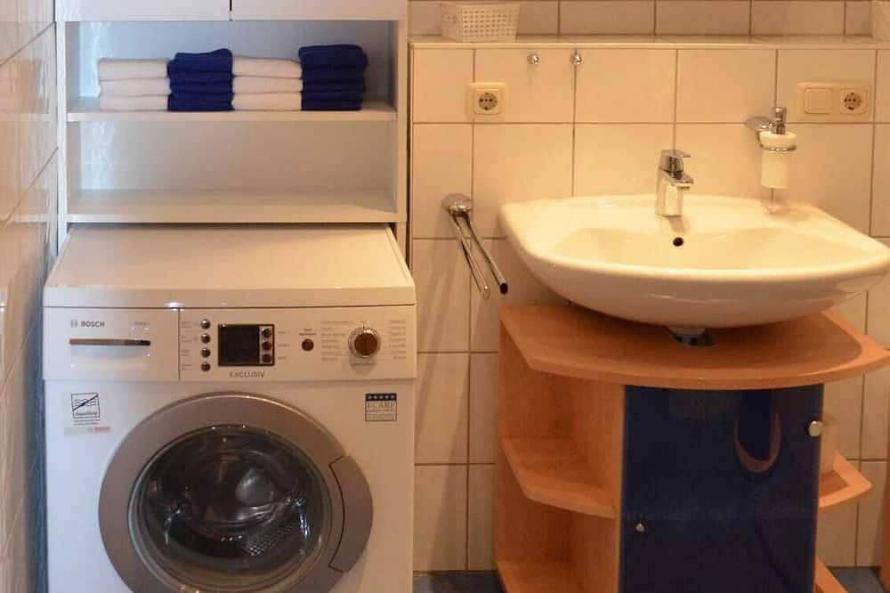 Ganze Wohnung, Gemütliche Ferienwohnung (50 qm) für bis zu drei Personen mit Südbalkon in Ebern, Landkreis Haßberge
