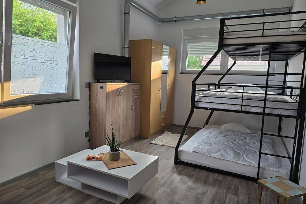 Ganze Wohnung, Wanderreiter, Radreisenden, Monteurzimmer, Ferienwohnung, Remotearbeitsplatz! in Niegripp, Burg bei Magdeburg