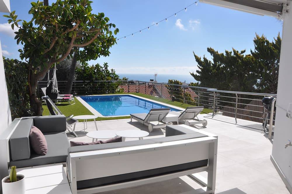 Fantastic Villa with private pool and terrific views! in Sant Pere de Ribes, Garraf