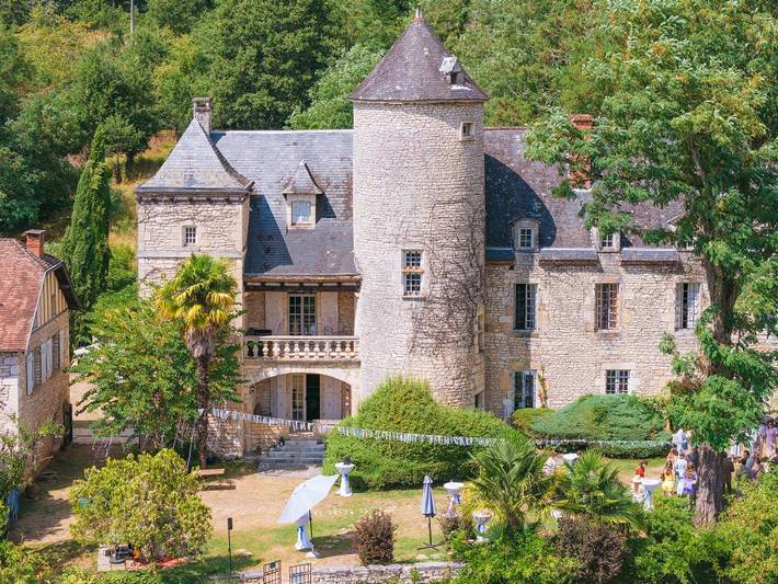 Location de vacances pour 36 personnes, avec Balcon et Terrasse ainsi que Jardin et Piscine à Cazoulès