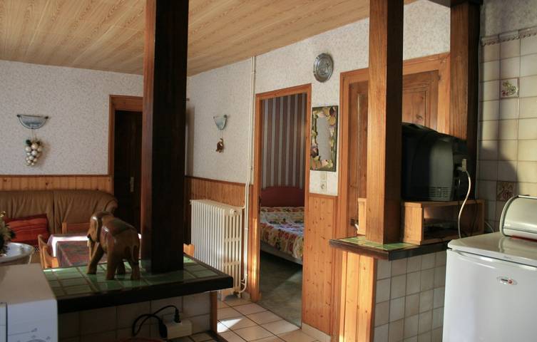 Gîte pour 6 personnes, avec jardin et terrasse, animaux acceptés dans Office de Tourisme La Bourboule - 2