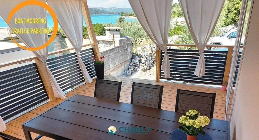 Camping für 5 Personen, mit Ausblick und Terrasse in Tisno