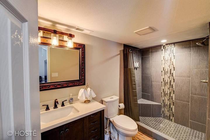 Vacation rental for 8 people, with hot tub and balcony, with pets in Manitou Springs