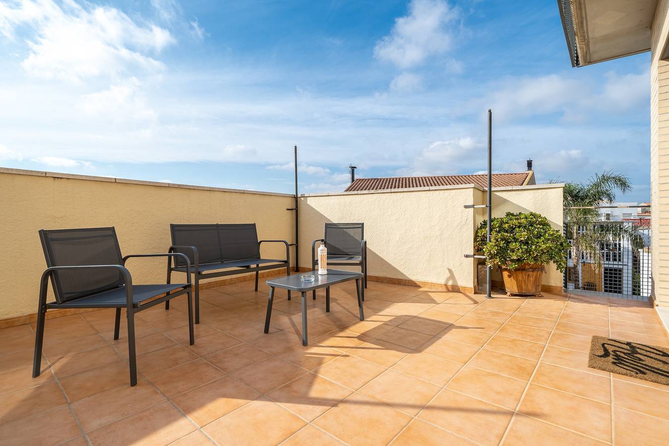 Appartement entier, Appartement de vacances "Ferran" avec terrasse privée, balcon et Wi-Fi in La Cava, Terres de l'Èbre