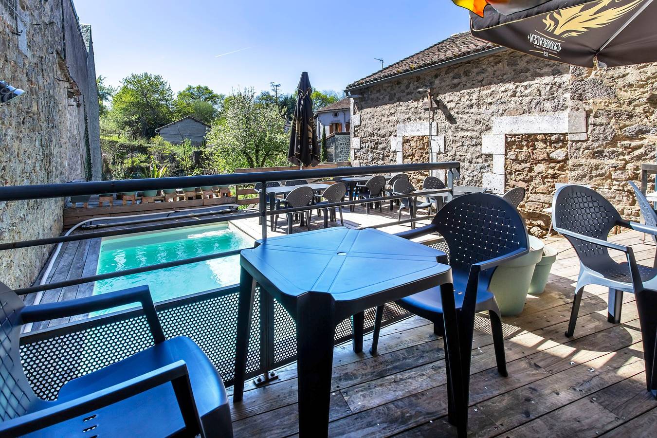 Chambres d’hôtes « Chambres Nature » avec piscine commune, terrasse et Wi-Fi in Piégut-Pluviers, Parc naturel régional Périgord-Limousin