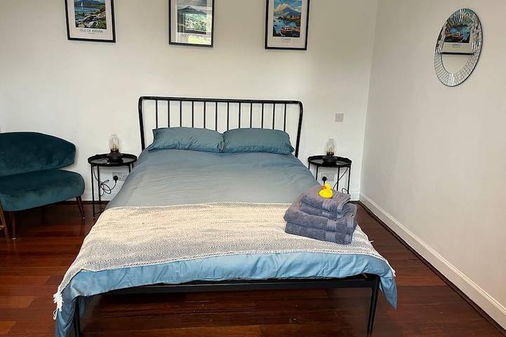 Ganze Wohnung, Troon town centre apartment. Great for golf, beach, coastal walks and much more. in Troon, Firth Of Clyde